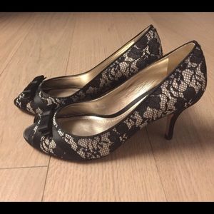 👠 Ann Taylor Monique Lace Peep Toe Pump 👠